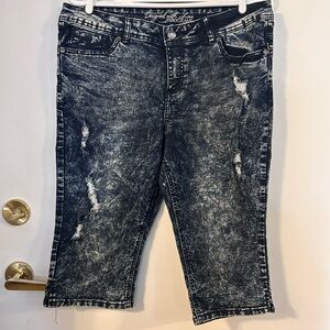 Foxy Jeans Women’s Distressed Acid Wash Denim Jean Shorts/Capri Pants size 31